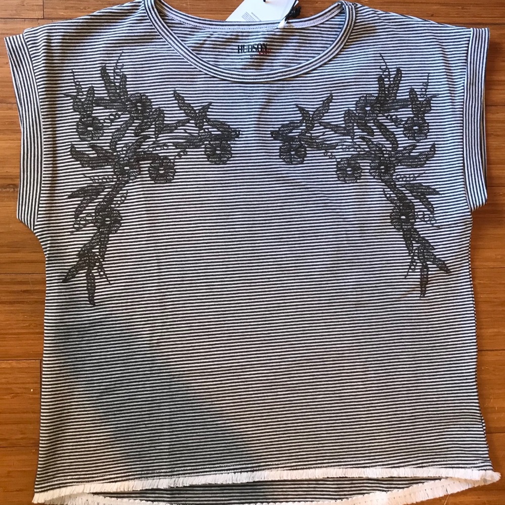 💙 Hudson Jeans embroidered cotton top 💙